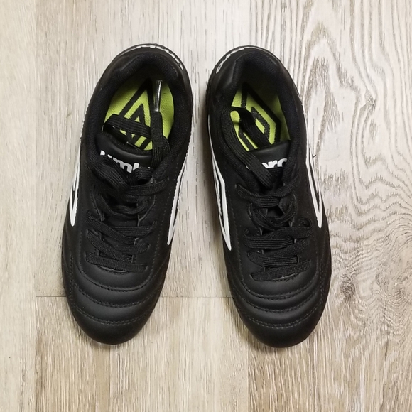 Umbro soccer cleats NWOT - Picture 2 of 3